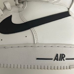AIR FORCE 1 HIGH (WHITE BLACK)